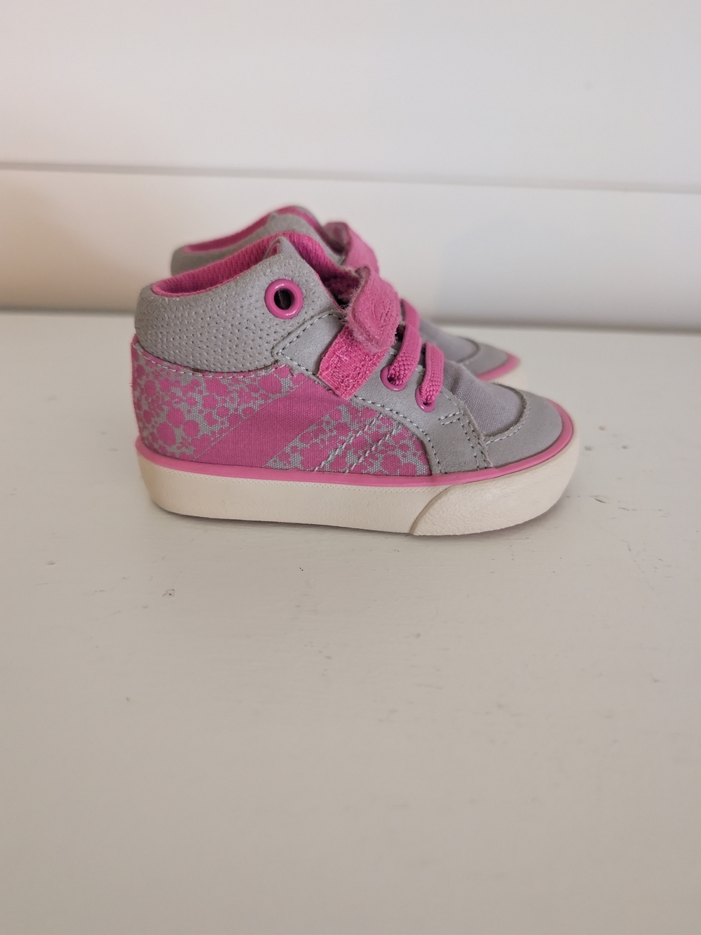 Clarks juggle Kit Toddler Girls Pink Grey High Top Sneaker Boot 3.5 Wide Width